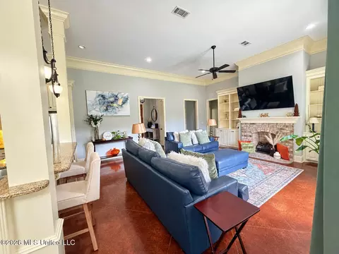 Living - 156 Belle Oak Dr, Brandon, MS 39042 photo 1 of 1
