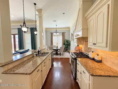 Kitchen - 156 Belle Oak Dr, Brandon, MS 39042 photo 1 of 2