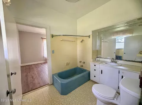 Bath - 5286 Mississippi 198, Lucedale, MS 39452 photo 3 of 4