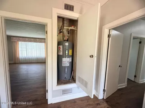 Entry Way - 5286 Mississippi 198, Lucedale, MS 39452 photo 2 of 2