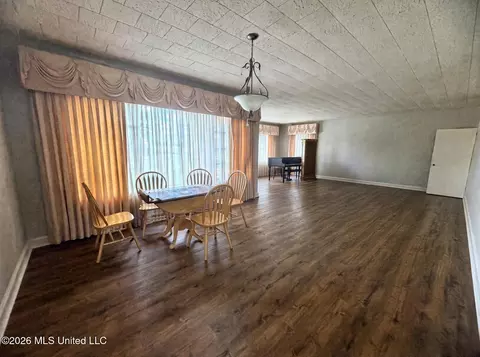 Dining - 5286 Mississippi 198, Lucedale, MS 39452 photo 1 of 1