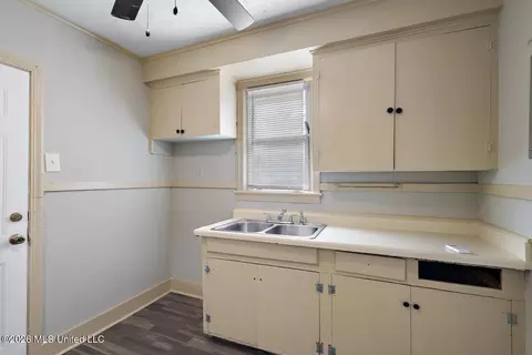 Entry Way - 2629 Latimer Ave, Jackson, MS 39209 photo 2 of 3