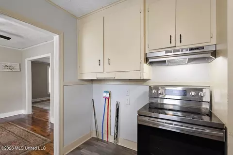Entry Way - 2629 Latimer Ave, Jackson, MS 39209 photo 3 of 3