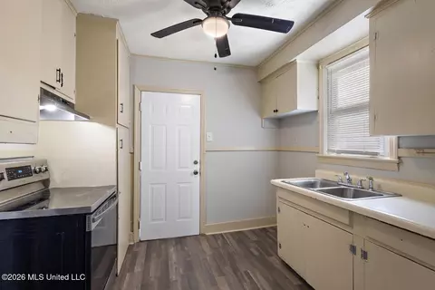 Entry Way - 2629 Latimer Ave, Jackson, MS 39209 photo 1 of 3