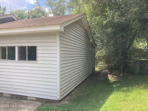 1007 Winn St, Jackson, MS 39204 photo 2