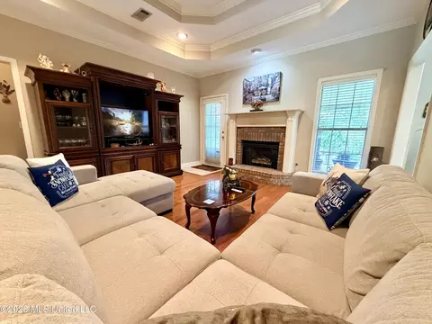 Living - 2023 S Cobblestone Cv, Brandon, MS 39042 photo 3 of 4