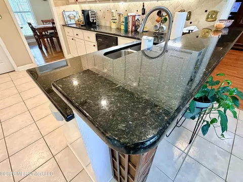 Kitchen - 2023 S Cobblestone Cv, Brandon, MS 39042 photo 3 of 4