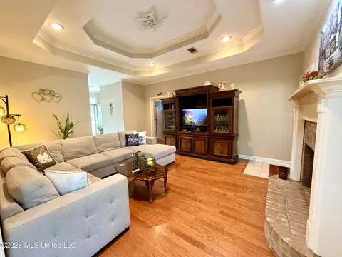 Living - 2023 S Cobblestone Cv, Brandon, MS 39042 photo 2 of 4