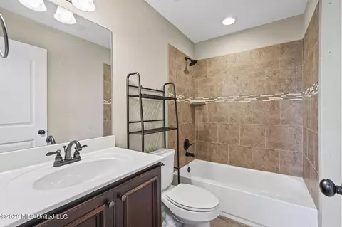 Bath - 2060 Jefferson Pkwy, Hernando, MS 38632 photo 3 of 3