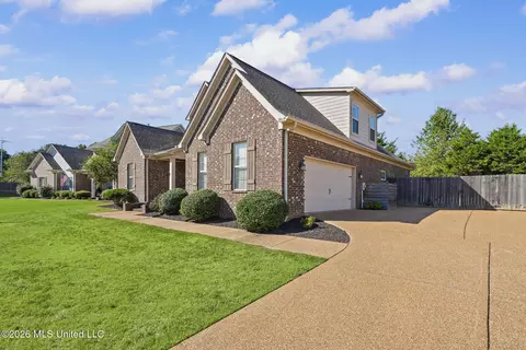 Exterior - 2060 Jefferson Pkwy, Hernando, MS 38632 photo 3 of 8