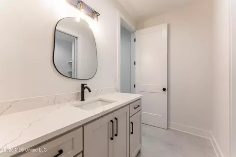 Bath - 277 Oakworth Dr, Hernando, MS 38632 photo 6 of 7