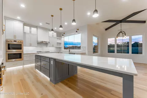 Kitchen - 277 Oakworth Dr, Hernando, MS 38632 photo 1 of 5