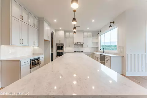 Kitchen - 277 Oakworth Dr, Hernando, MS 38632 photo 4 of 5