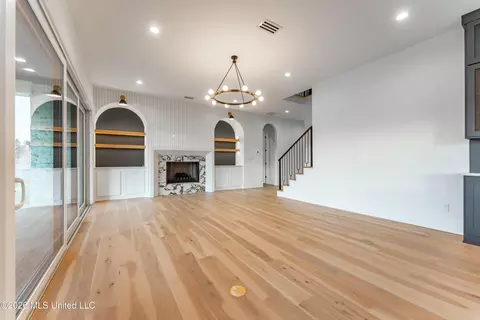 Living - 277 Oakworth Dr, Hernando, MS 38632 photo 3 of 4