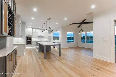 Kitchen - 277 Oakworth Dr, Hernando, MS 38632 photo 3 of 5