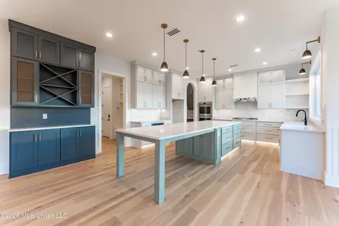 Kitchen - 277 Oakworth Dr, Hernando, MS 38632 photo 2 of 5