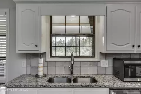 Kitchen - 255 Spring Creek Rd, Flora, MS 39071 photo 5 of 7