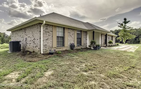 Exterior - 255 Spring Creek Rd, Flora, MS 39071 photo 6 of 17