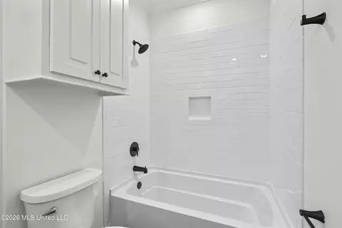 Bath - 400 Erickson Ln, Madison, MS 39110 photo 5 of 5