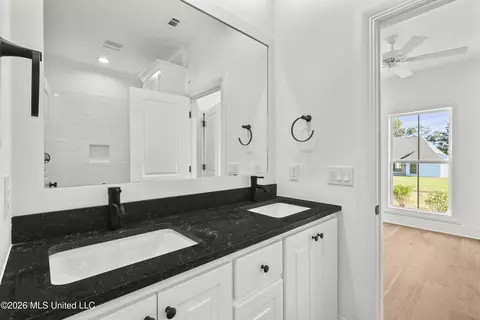 Bath - 400 Erickson Ln, Madison, MS 39110 photo 4 of 5