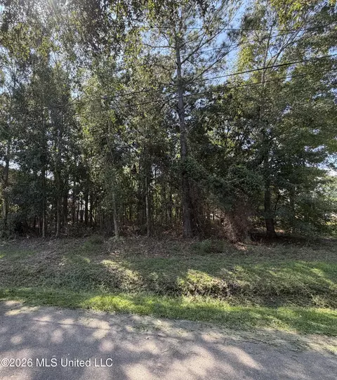 20 Th St, Bay Saint Louis, MS 39520