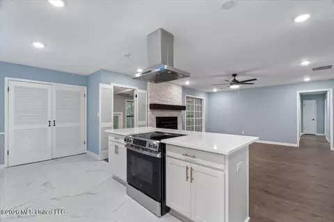 Kitchen - 2398 Placid Cv, Nesbit, MS 38651 photo 3 of 3