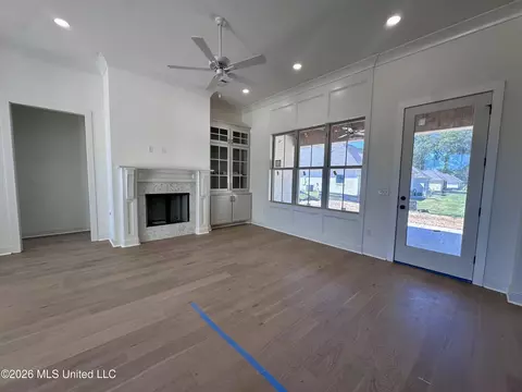 Living - 352 Aurora Cir, Canton, MS 39046 photo 3 of 4