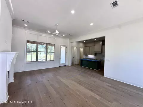 Living - 352 Aurora Cir, Canton, MS 39046 photo 1 of 4