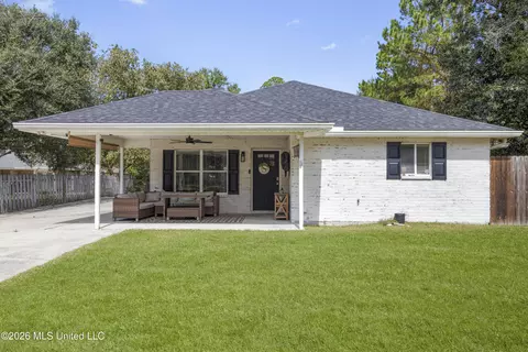 722 Zimmerman St, Waveland, MS 39576