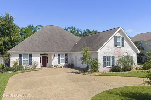 208 Old Bay Ln, Bay Saint Louis, MS 39520