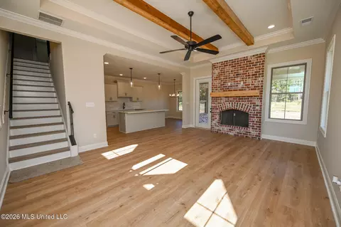 Living - 2960 Molly Cv, Nesbit, MS 38651 photo 4 of 4