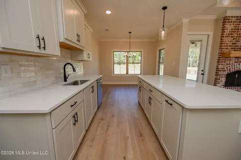 Kitchen - 2960 Molly Cv, Nesbit, MS 38651 photo 2 of 3