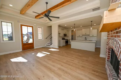 Living - 2960 Molly Cv, Nesbit, MS 38651 photo 1 of 4