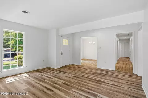 Living - 1226 Ferncrest Dr, Jackson, MS 39211 photo 3 of 7