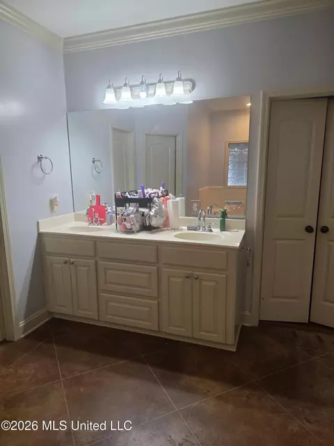 Bath - 337 Towne St, Brandon, MS 39042 photo 1 of 1