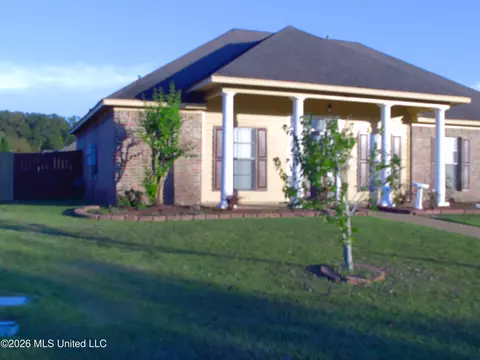 Exterior - 337 Towne St, Brandon, MS 39042 photo 3 of 5