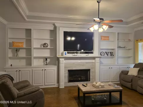Living - 337 Towne St, Brandon, MS 39042 photo 1 of 1