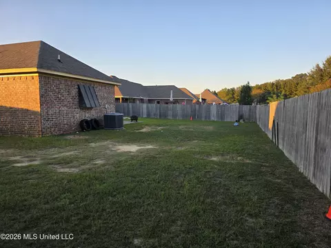 Exterior - 337 Towne St, Brandon, MS 39042 photo 2 of 5