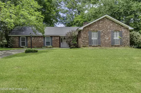 521 Oakwood Dr, Vicksburg, MS 39180
