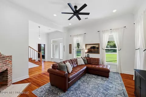 Living - 165 Second St, Flora, MS 39071 photo 3 of 3