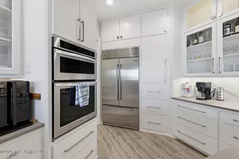 Kitchen - 205 Audubon Point Dr, Brandon, MS 39047 photo 5 of 6