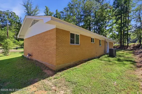 Exterior - 622 11th Ave, Magee, MS 39111 photo 2 of 3