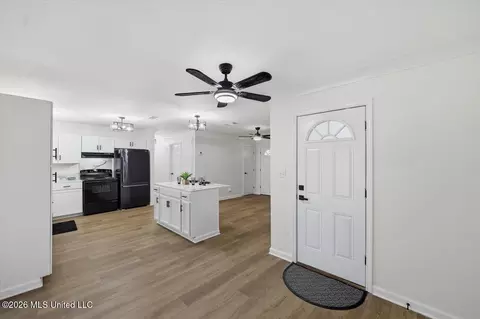 Entry Way - 622 11th Ave, Magee, MS 39111 photo 3 of 3
