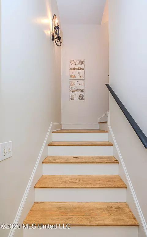 Entry Way - 121 Vinca Dr, Madison, MS 39110 photo 4 of 4