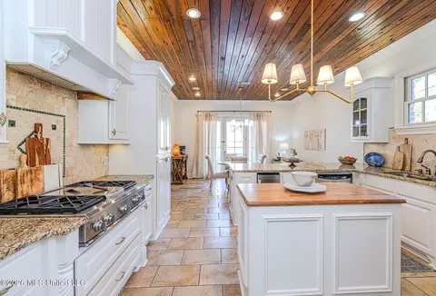 Kitchen - 121 Vinca Dr, Madison, MS 39110 photo 6 of 6
