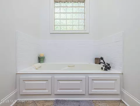 Bath - 121 Vinca Dr, Madison, MS 39110 photo 6 of 9