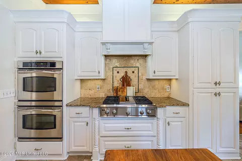 Kitchen - 121 Vinca Dr, Madison, MS 39110 photo 4 of 6