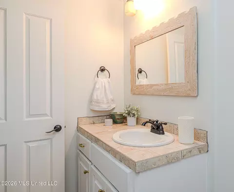 Bath - 121 Vinca Dr, Madison, MS 39110 photo 2 of 9