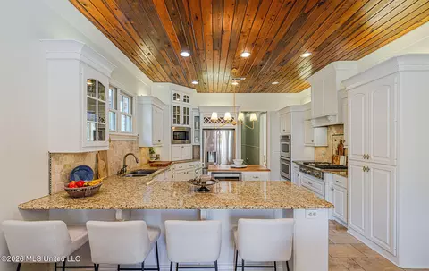 Kitchen - 121 Vinca Dr, Madison, MS 39110 photo 1 of 6
