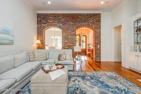 Living - 121 Vinca Dr, Madison, MS 39110 photo 2 of 2